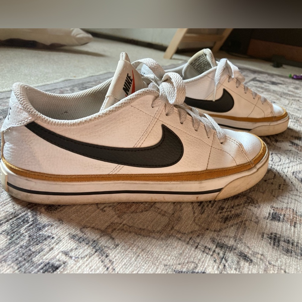 Nike court legacy women’s 8.5